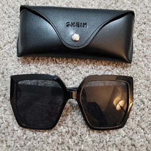 Women's Black Oval Sunglasses With Case
